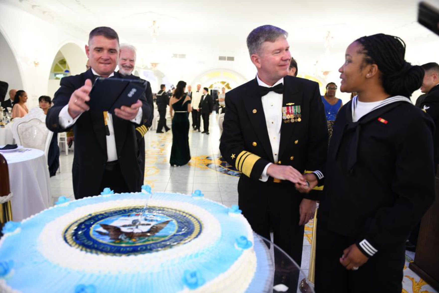 Danielsville native presents coin as U.S. Sixth Fleet commander